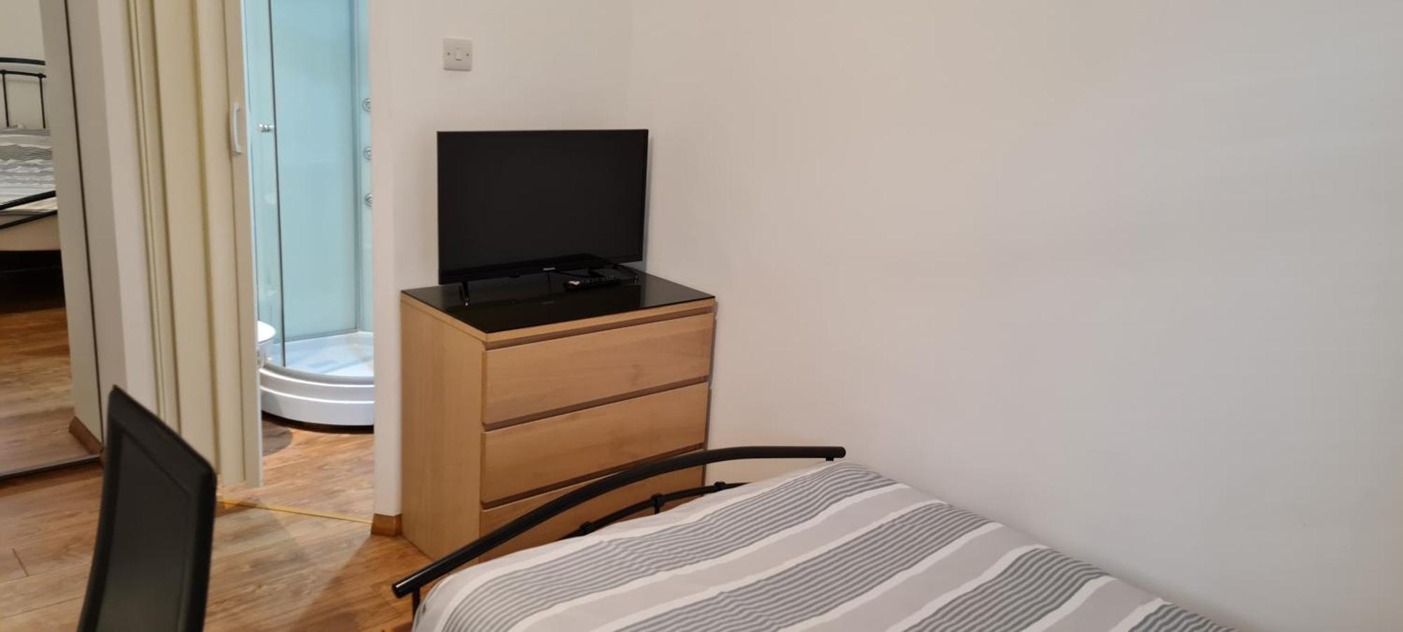 Luton, Lu3 Double Ensuite Room Luton  Ngoại thất bức ảnh
