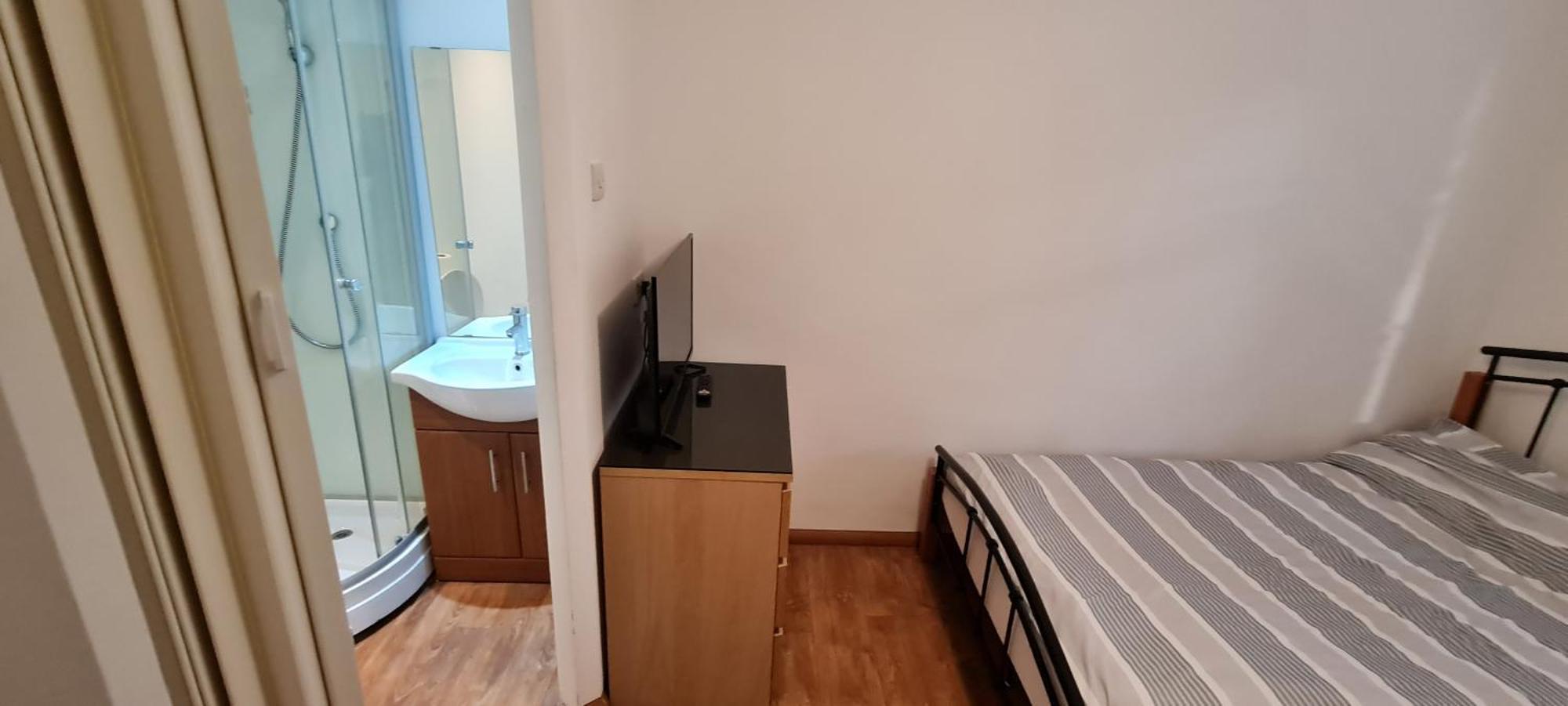 Luton, Lu3 Double Ensuite Room Luton  Ngoại thất bức ảnh